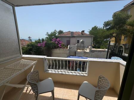 Jepet me qera Apartament 1+1 ne Plazh Hekurudha