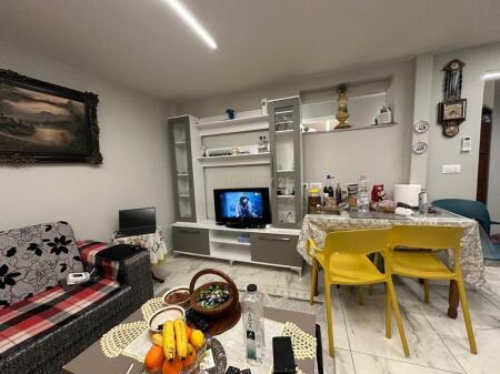 Jepet me qira shtëpi private 1+1 kati0 shume prane Rruges Bardhyl