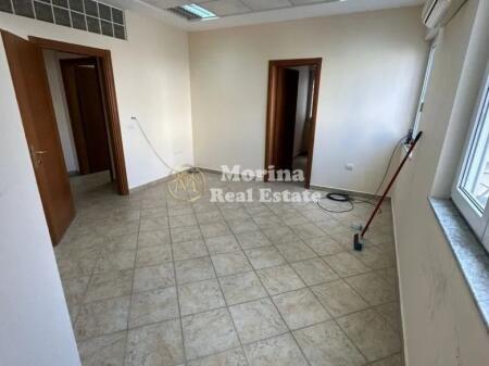 Qera, Ambient Biznesi , Qender, 1150 Euro/Muaj