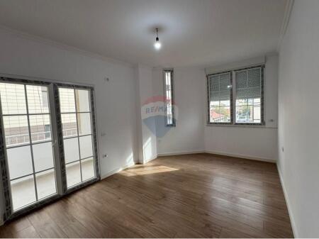 Apartament 2+1 për shitje në Rrugën e Bogdanëve