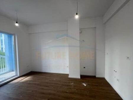 Shitet, Apartament 1+1, Fresku , Tiranë