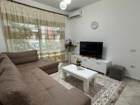 Qera, Apartament 2+1+2 Rruga 5 Maji, Tiranë