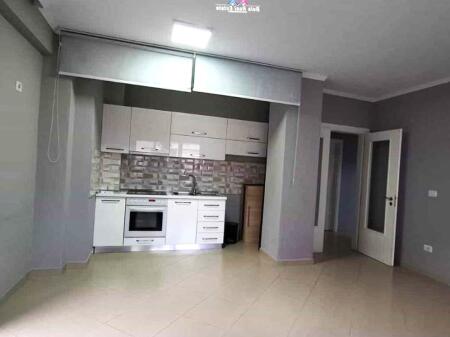 Ufficio in Affitto 2+1 in Centro (ID BZ2732) Tirana