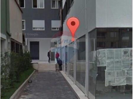 Shitet Dyqan në Ali Dem