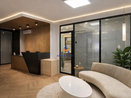 JEPET ZYRE ME QERA 371M2 NETO "KOMPLEKSI USLUGA,STACIONI I TRENIT" 3000 EURO