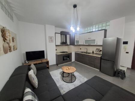 Jepet apartament me qera 1+1