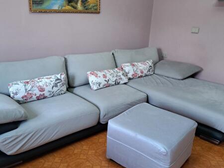 Jepet shtepi me qera, afer Pazarit te Ri