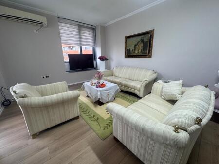 Jepet me qera apartament  2+1+2 perballe  parliament