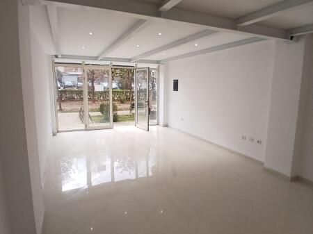 Duplex business premises for rent at Petrela Street, New Boulevard.