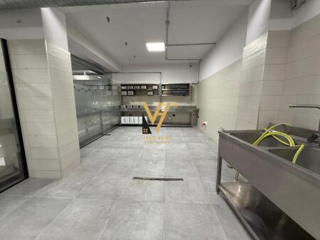 JEPET MAGAZINE 1.200 M2 TE KTHESA E KAMZES 8.000 EURO