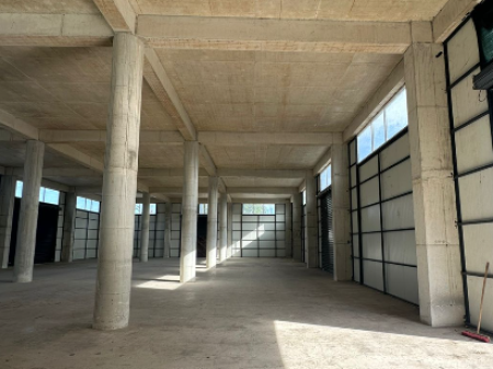 🏢 Store – near Top Channel, Kashar