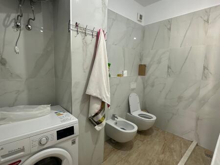 Apartament per Qira 2+1+2 + post parkimi perballe Uet