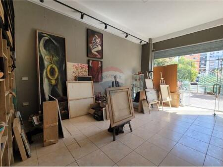 COMMERCIAL UNIT FOR SALE IN YZBERISH!