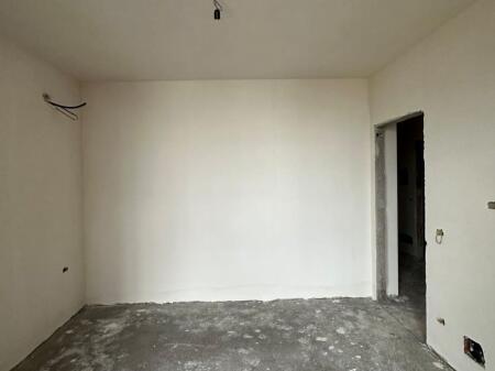 📌 Shitet Apartament 1+1 + Post Parkimi – Orbital, Boulevardi i Ri