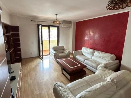 🏡 APARTAMENT ME QERA  • 3+1+2 me 2 ballkone ☎️  💰 Çmimi: 500€ neto