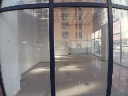 Locale commerciale+🅿️ in affitto Via Jordan Misja!