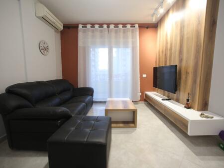 Jepet apartament me qera 1+1 qender durres