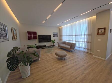 APARTAMENT MODERN 2+1 ME QERA NE QENDER