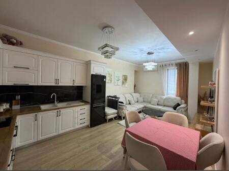 🏡 Shitet apartament 2+1 i mobiluar –📍 Shkozë, Tiranë💶 Çmimi: 135.000 €