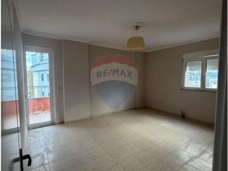 Apartament 2+1 tek Komuna e Parisit