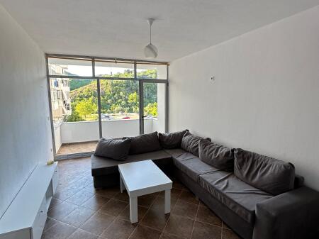 Apartament 2+1 me qera ne Fresk tek stacioni i fundit i Porcelanit