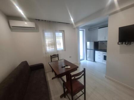 Jepet apartament me qera 1+1