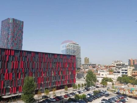 Shitet Njesi tregtare prane Ambasador 3