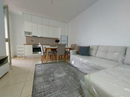 Jepet apartament me qera 1+1 me pamje deti ne lagjen 13 durres