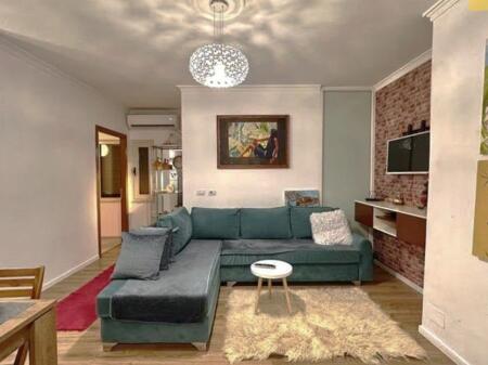 Shitet, Apartament 2+1, Zogu i Zi, Tiranë.