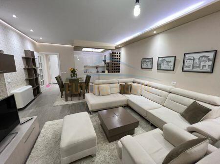 Shitet  Apartament 2+1+Post Parkimi, Rruga e Kosovareve, Tirane.