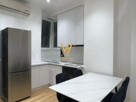 JEPET APARTAMENT 1+1 ME QERA TE RRUGA E BARRIKADAVE 650 EURO