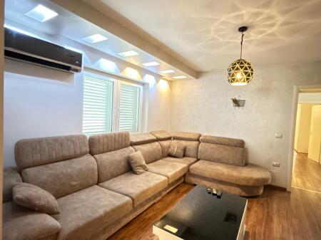 Apartment for rent 2+1+2 at Petronini 1 million lek