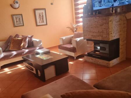 APARTAMENT 3+1 ME QIRA PRANE TREGUT CAM