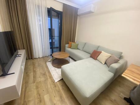 1+1,i mobiluar te petville liqeni i thate,900 euro