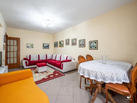 Jepet Me Qera Apartament 1+1+1 Ballkon