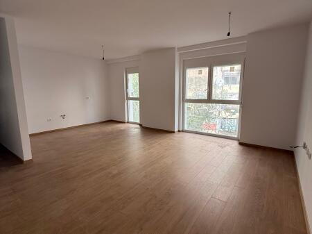 Ambjent per zyra me qera