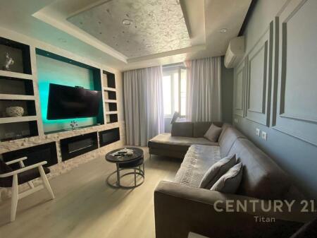 Apartament 2+1 +2 per shitje prane Vila Gold