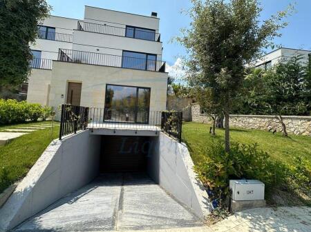 Qera, Vilë, Vilat Forest, Liqeni I Thatë, Tiranë...