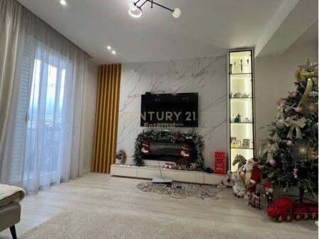 Apartament 2+2 për shitje në zonën e Stadiumit Dinamo, Tiranë.