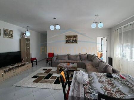 Shitet, Apartament 2+1+2, Ish Tregu Elektrik, Tiranë.