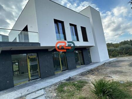 In Berzhite, Multifunctional Building and 3600 m2 Land for Rent, Ideal for Investment!!!