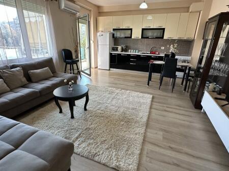 apartament 2+1 me qira tek kopshti Botanik.