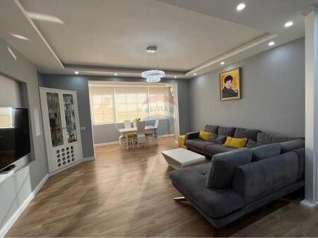 Shitet Apartament 2+1+2 Ne Fresk