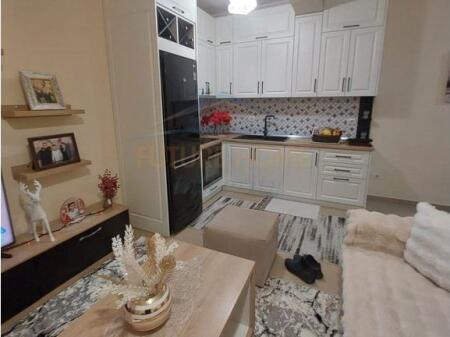 SHITET APARTAMENT 1+1 TEK MATERNITETI I RI