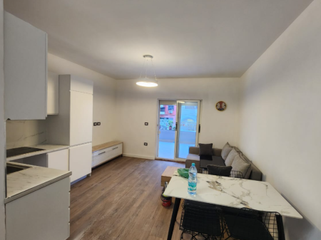 🏡 Apartment 1+1 with Veranda – Paris Commune, near the Roundabout