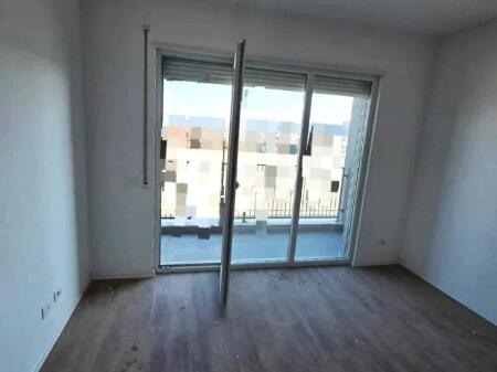 Zyre Me Qera 2+1 Tek Univers City (ID BZ2790) Tirane