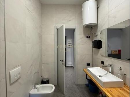 Shitet apartament 3+1 Astir 270,000 €