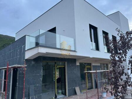 Affitto, Unità di servizio + Terreno, Bërzhitë – vicino a PalmaNova Resort