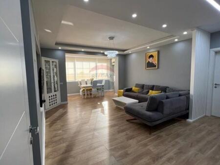 Apartament - Për Shitje 2+1 me Verande ne Fresk