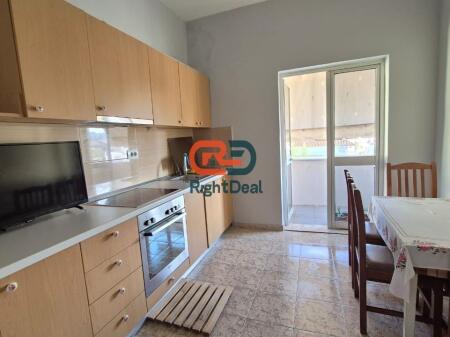 Prane Medrese, jepet me qera apartament 2+1 !!!